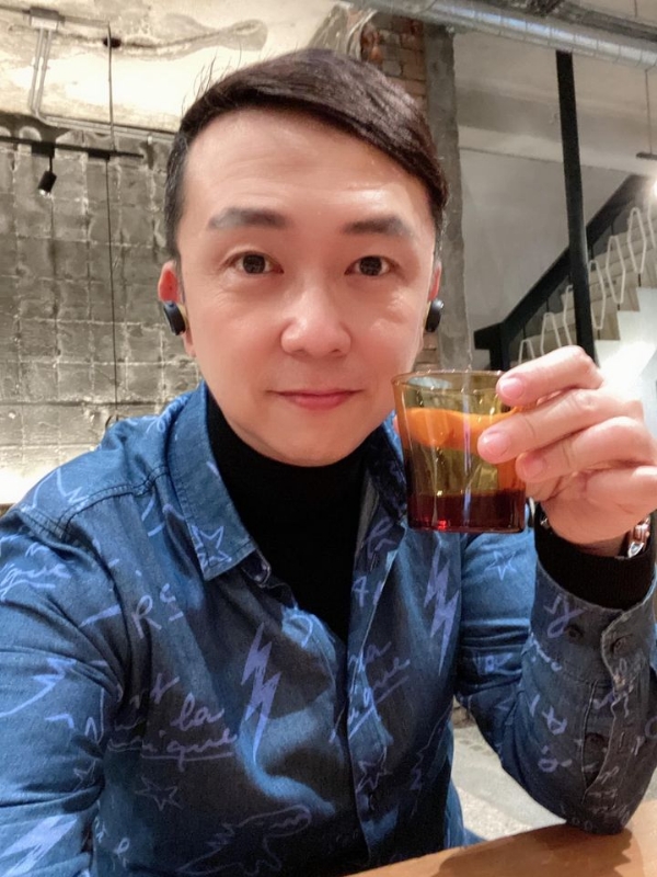 陈道明的第二张照片--九龙认干亲服务网