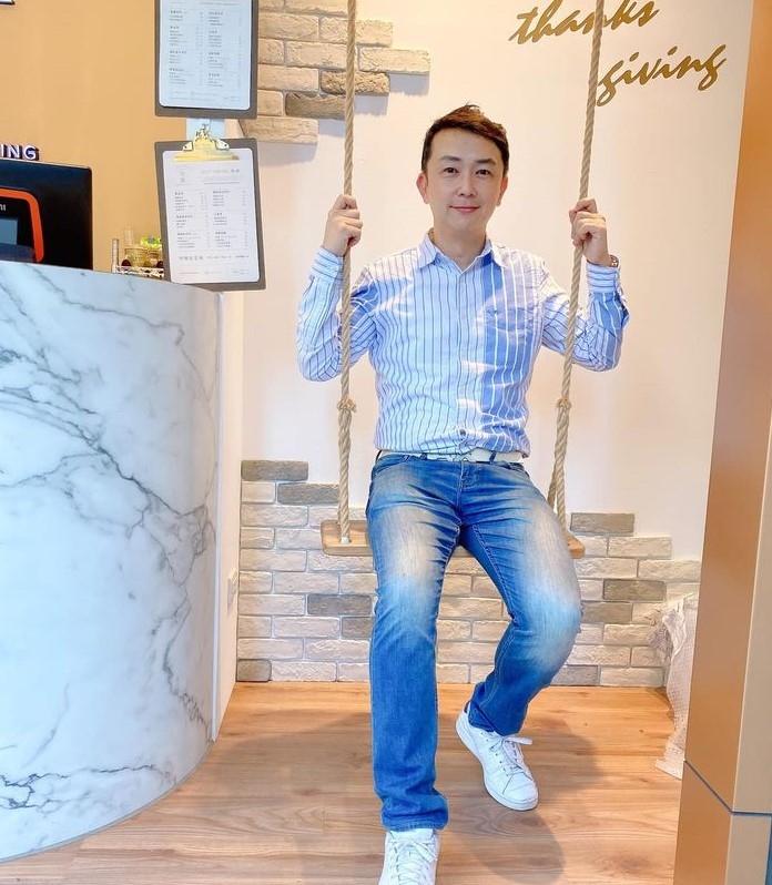 陈道明的第四张照片--九龙认干亲服务网